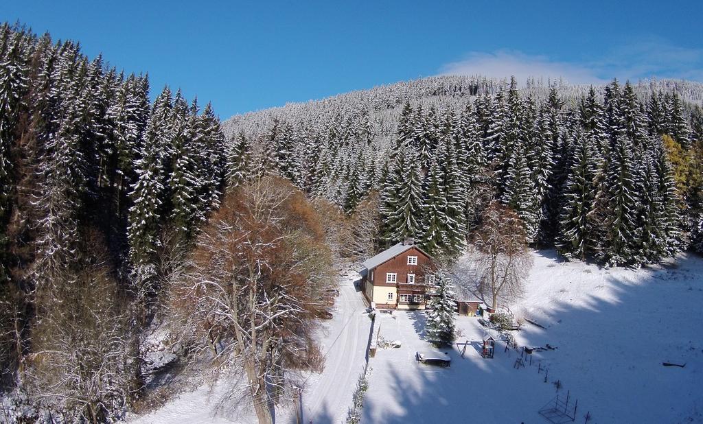 Myslivna Hotel Černý Dŭl Exterior foto